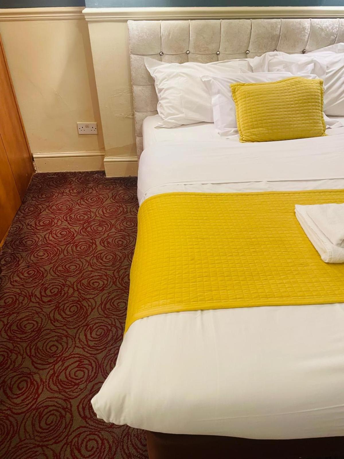 Eurobar & Hotel Оксфорд Екстер'єр фото