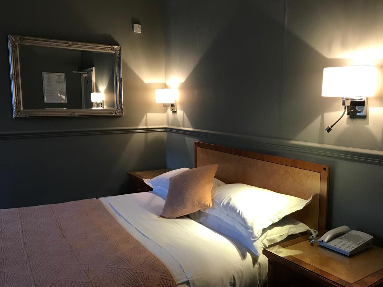 Eurobar & Hotel Оксфорд Екстер'єр фото